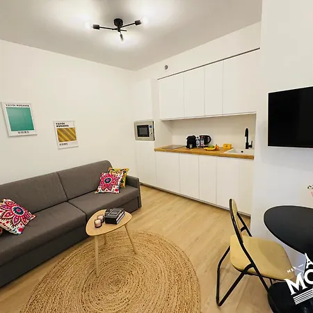 Moret Art Flats Trendy East