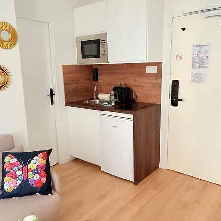 Moret Art Flats Trendy East Апарт-отель 3*