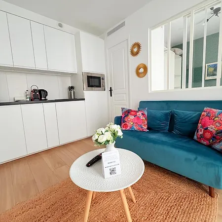 Moret Art Flats Trendy East