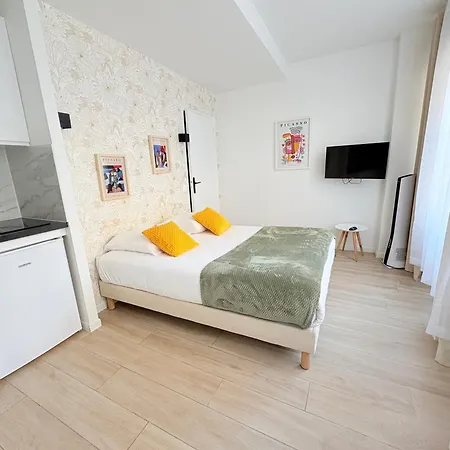 Moret Art Flats Trendy East 3*