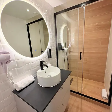 Moret Art Flats Trendy East