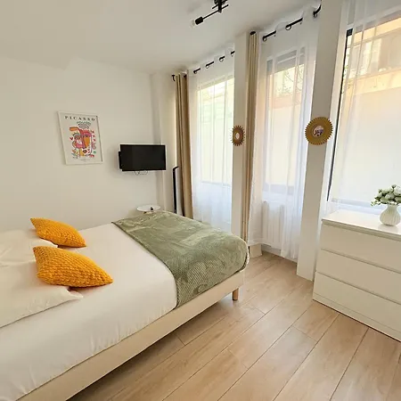 Moret Art Flats Trendy East Aparthotel *