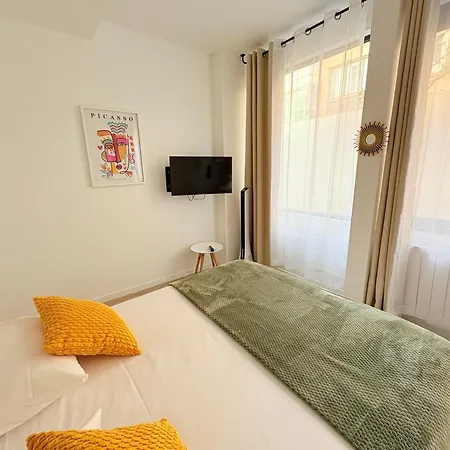 Moret Art Flats Trendy East Aparthotel *