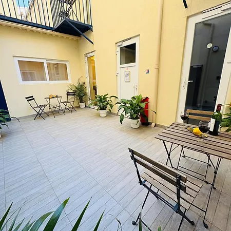 Moret Art Flats Trendy East Aparthotel *