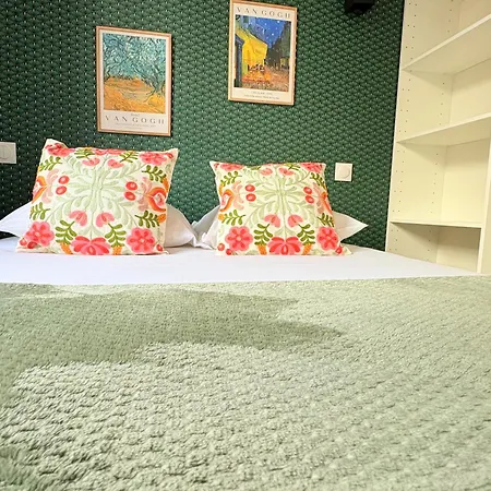 Moret Art Flats Trendy East *